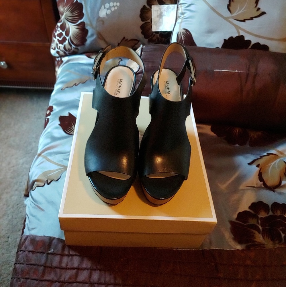 Shoes - Picture 2 of 2